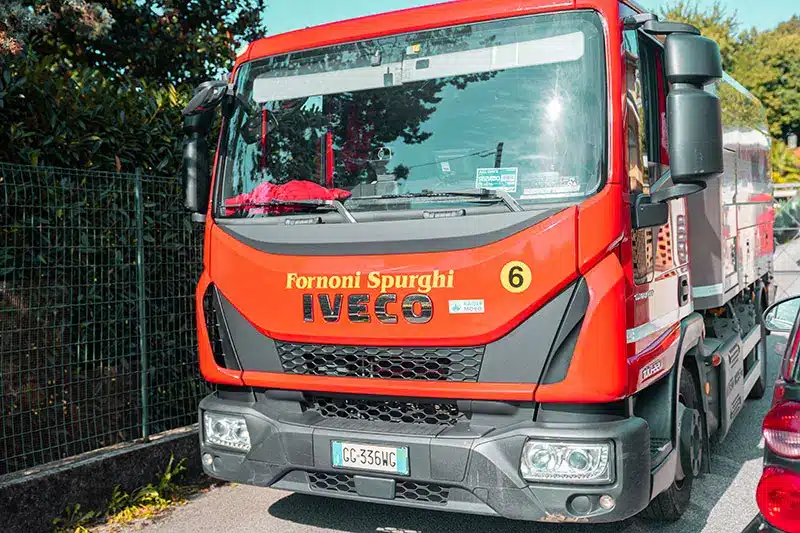 autocarro-iveco-della-ditta-fornoni-spurghi-attiva-nelle-aree-di-monza-brianza-e-milano Autocarro Iveco della ditta Fornoni Spurghi, attiva nelle aree di Monza Brianza e Milano.