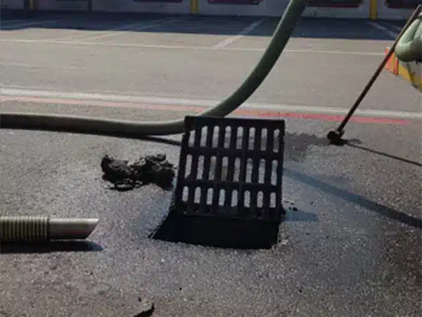 Disotturazione di scarichi civili e industriali a Monza Brianza: wc, lavandini, colonne di scarico, reti fognarie.