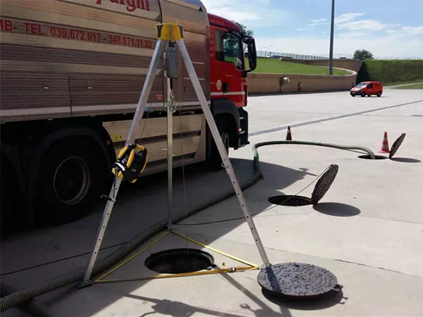 Interventi in spazi confinati a Monza Brianza, conformi alle normative e con operatori qualificati.