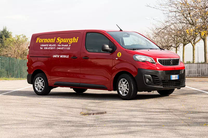 Furgone Peugeot di Fornoni Spurghi Milano Monza Brianza.