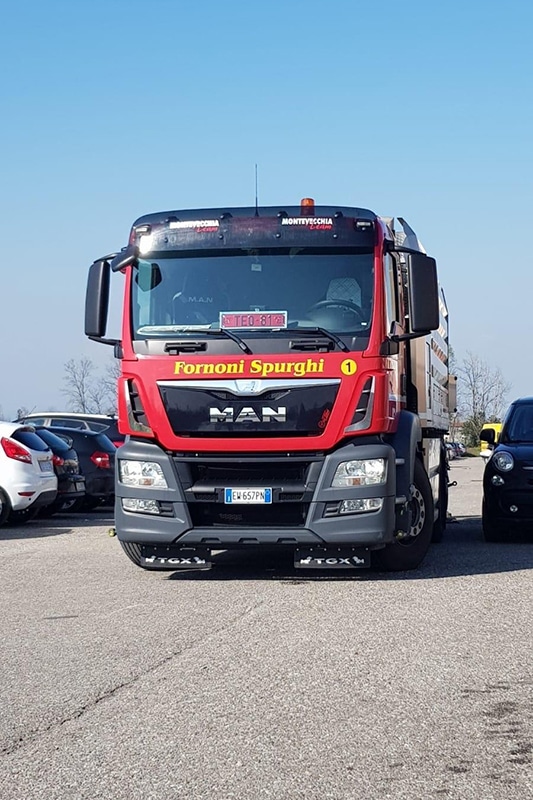 Ripresa frontale camion Man di Fornoni Spurghi.